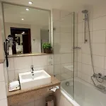 Lille Ouest By Ihg Hotel Englos