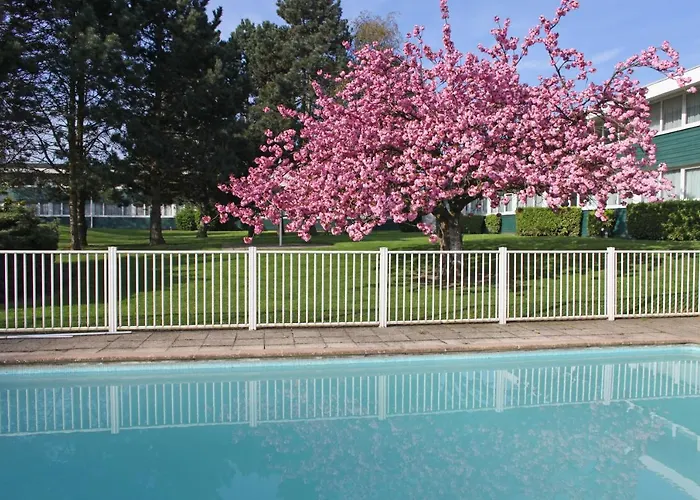 Hotel Lille Ouest By Ihg 4*