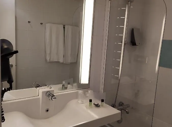 Lille Ouest By Ihg 4* Englos